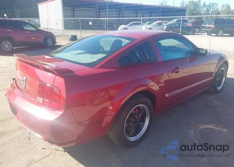 2008 Ford Mustang Gt Deluxe/Gt Premium z USA, uszkodzony, nr VIN 1ZVHT82H685120215
